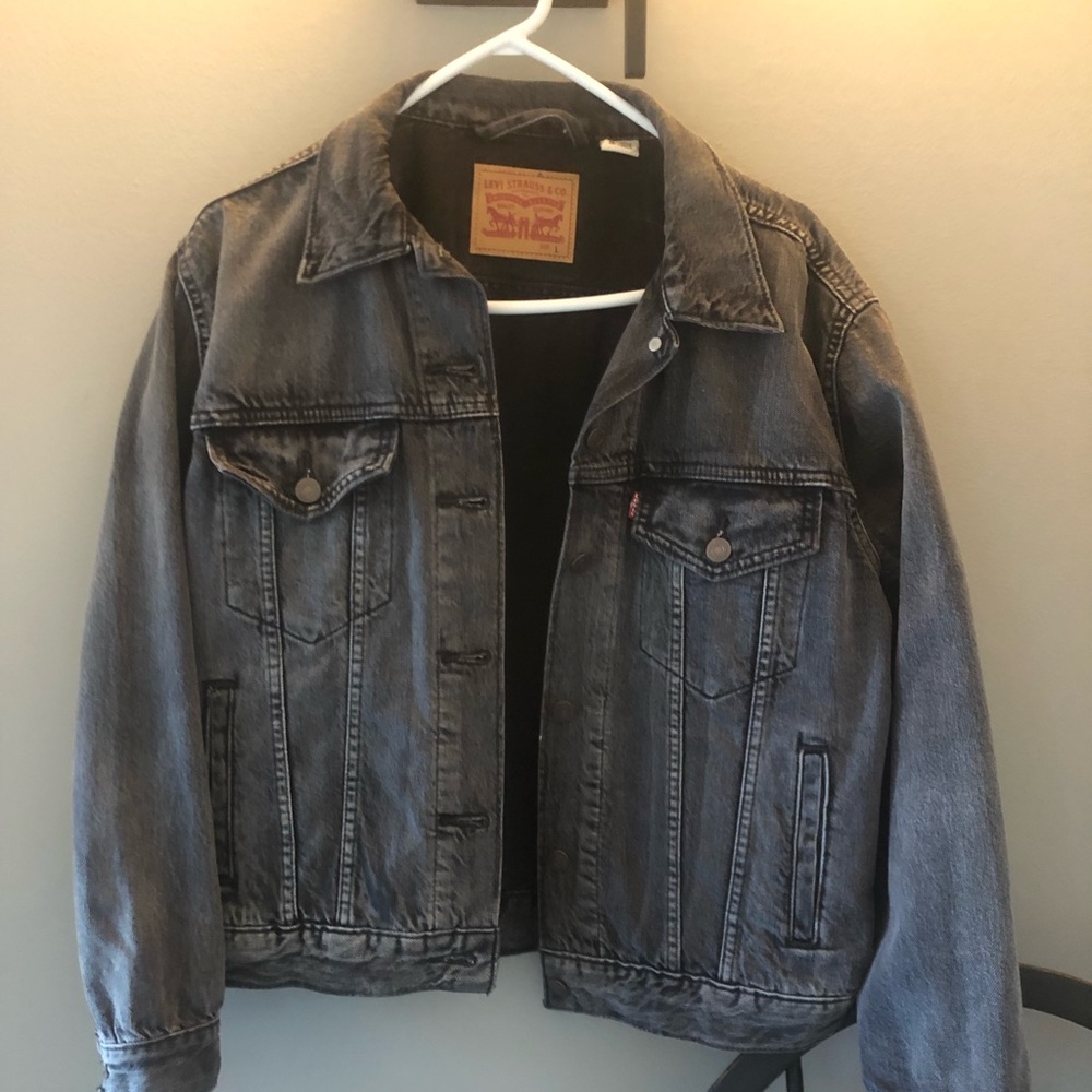 Like new distressed black denim Levi jacket!